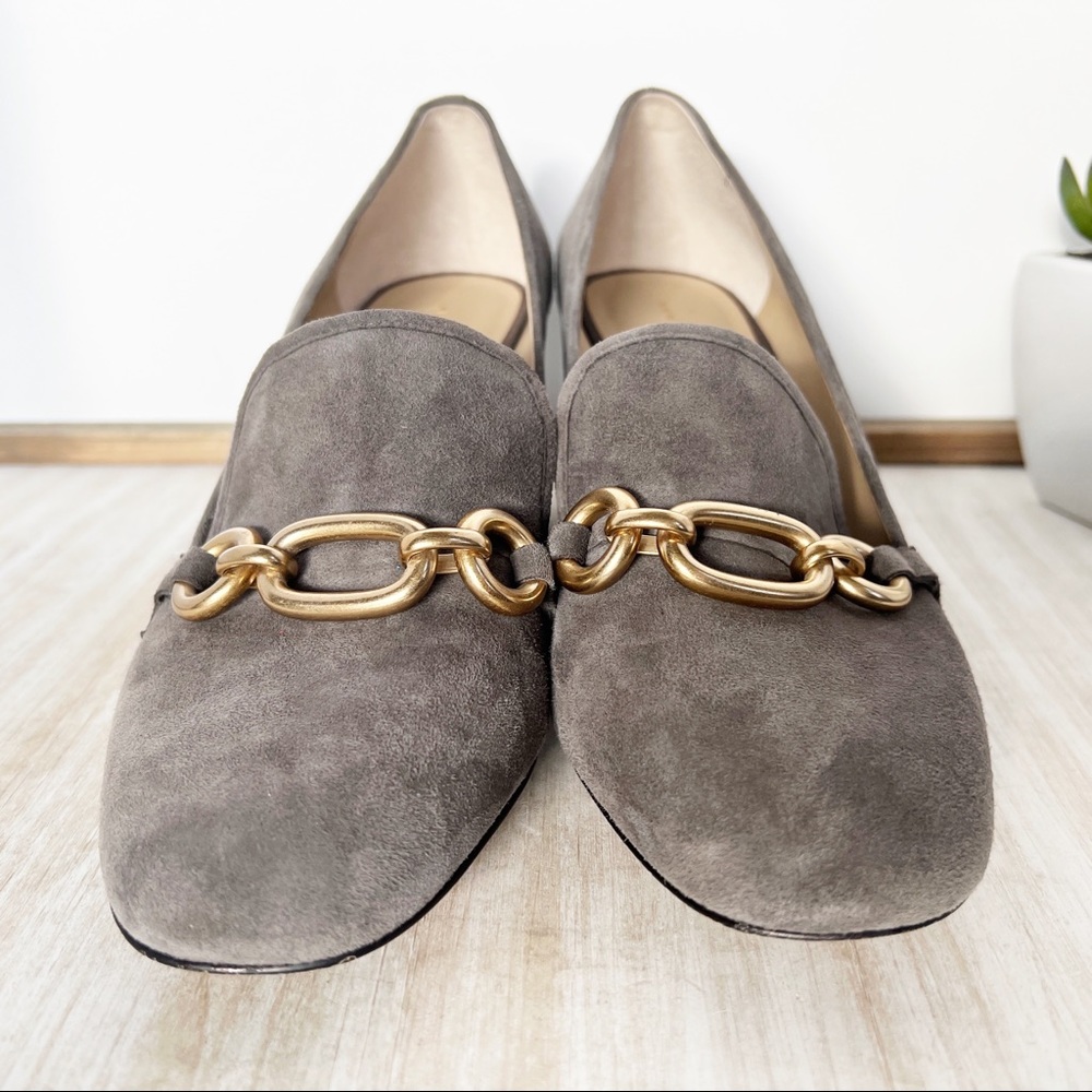 ✖️SOLD✖️•ANN TAYLOR• Gray Suede Cordelia Pumps w/Chain Detail - Picture 8 of 13